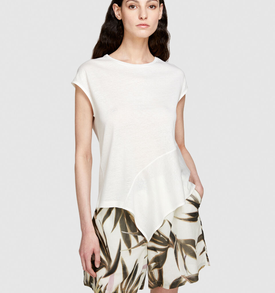 T-shirt with asymmetric flounce - women's short sleeve t-shirts - White | Sisley image number 4